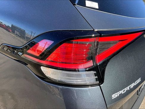 Used 2025 Kia Sportage EX FWD image 28