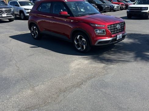 Used 2025 Hyundai Venue SEL FWD image 5