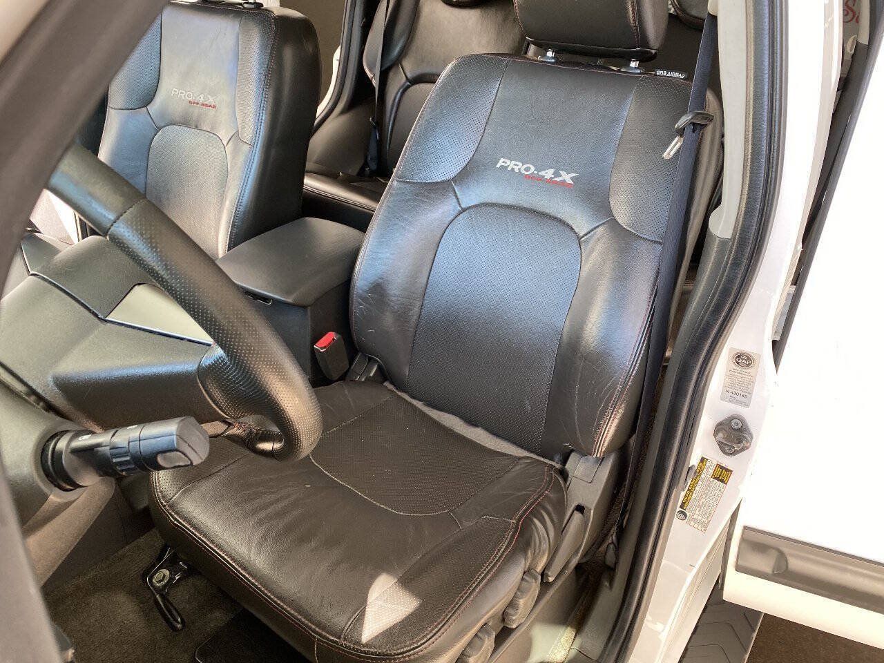 Used 2012 Nissan Xterra PRO-4X w/ Pro-4x Leather Pkg AWD/4WD image 29