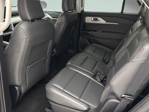 Used 2025 Ford Explorer Active w/ Active Comfort Package AWD/4WD image 8