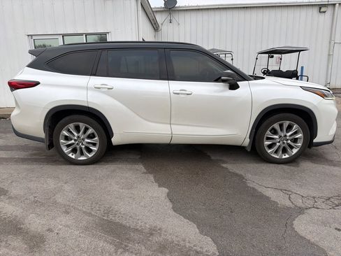 Used 2021 Toyota Highlander Limited image 4