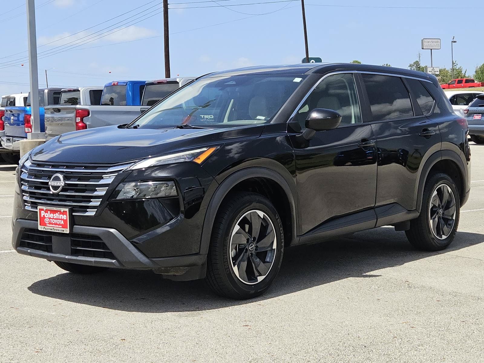 Used 2025 Nissan Rogue SV AWD/4WD image 3