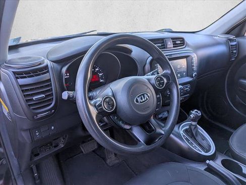 Used 2018 Kia Soul + image 10