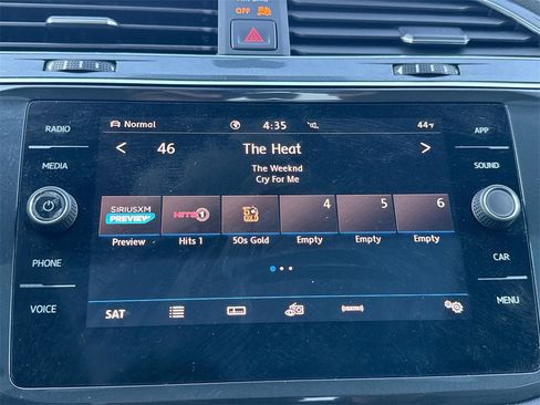 Used 2020 Volkswagen Tiguan SE w/ Panoramic Sunroof Package image 12