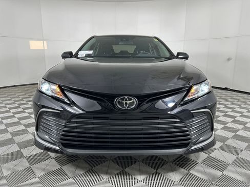 Used 2022 Toyota Camry LE image 5