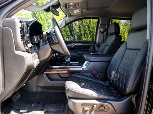 Used 2024 GMC Sierra 1500 Elevation w/ Preferred Package AWD/4WD image 17