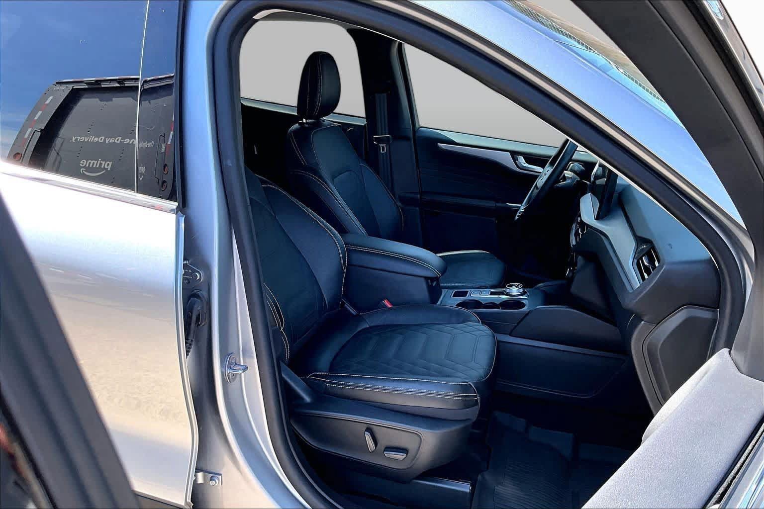 Used 2023 Ford Escape SE w/ PHEV Premium Package FWD image 9