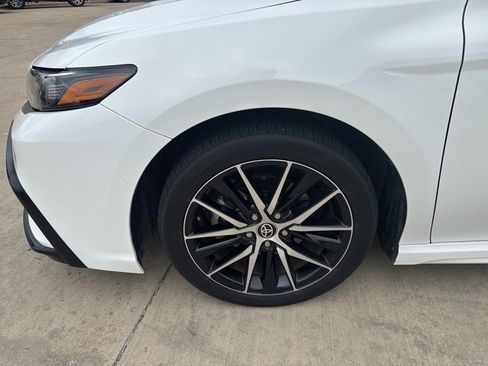 Used 2024 Toyota Camry SE FWD image 2