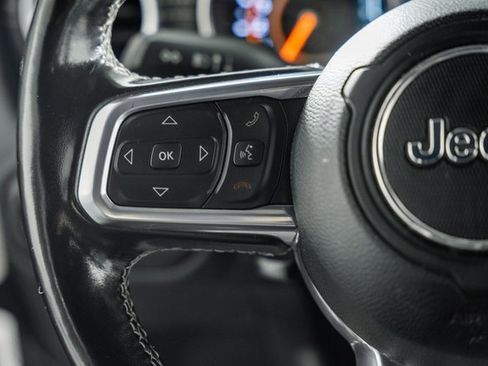 Used 2020 Jeep Wrangler Unlimited Sahara image 31