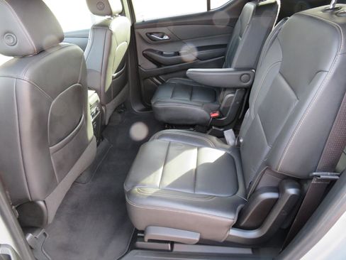 Used 2022 Chevrolet Traverse LT w/ Midnight/Sport Edition image 7