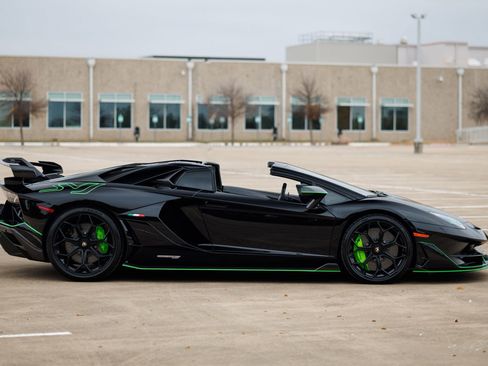 Used 2021 Lamborghini Aventador SVJ image 17