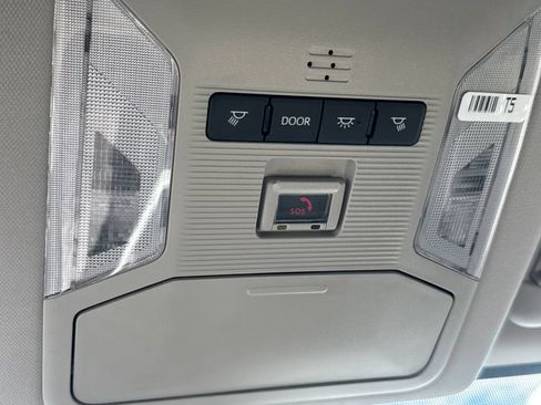 Used 2025 Toyota RAV4 XLE AWD/4WD image 31