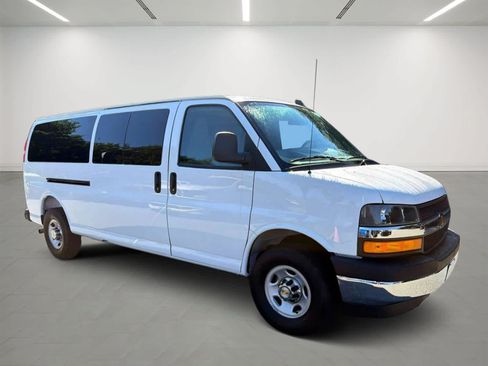 Used 2025 Chevrolet Express 3500 LT w/ LT Preferred Equipment Group RWD image 6