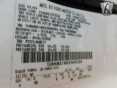 Used 2003 Lincoln Town Car Executive image 25