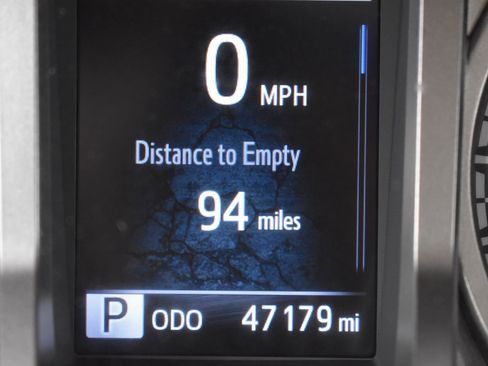 Used 2023 Toyota Tacoma SR5 w/ Technology Package image 7