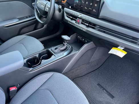 New 2025 Kia K4 LXS image 16