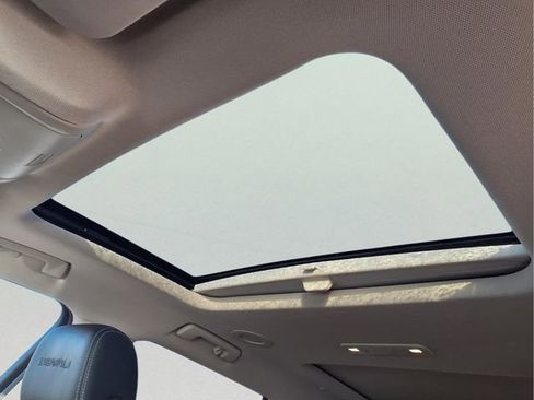 Used 2022 GMC Acadia Denali image 25