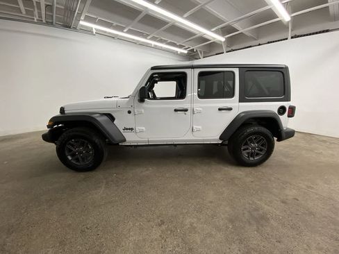 Used 2025 Jeep Wrangler Unlimited Sport AWD/4WD image 3