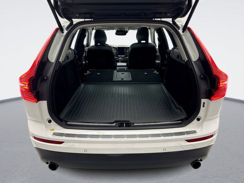 Used 2021 Volvo XC60 T5 Momentum image 21