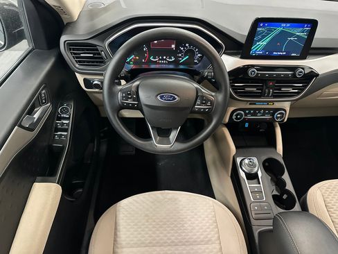 Used 2020 Ford Escape SE image 19