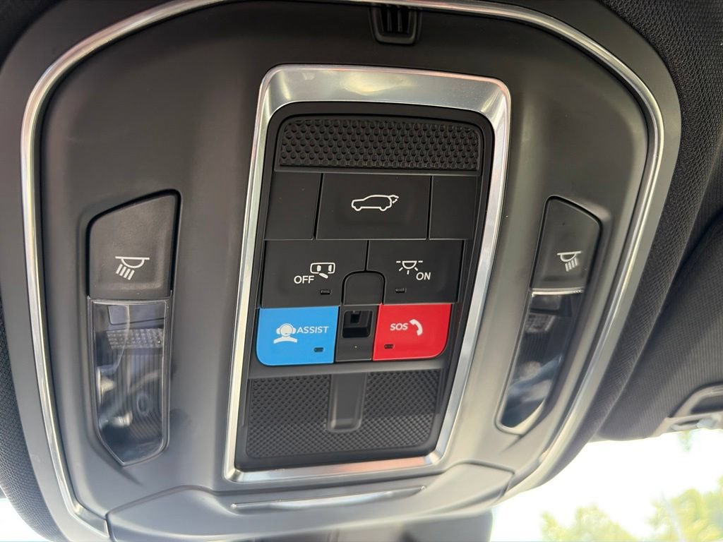 Certified 2025 Jeep Grand Cherokee Altitude AWD/4WD image 33