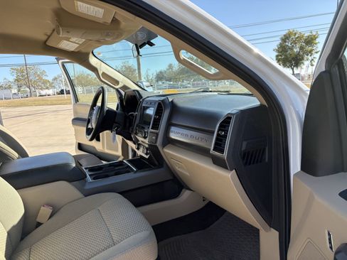 Used 2019 Ford F250 XLT w/ XLT Premium Package image 16