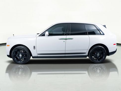 Used 2024 Rolls-Royce Cullinan Black Badge image 18