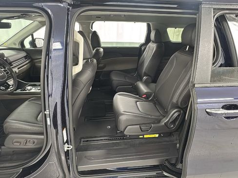 New 2026 Kia Carnival EX FWD image 16