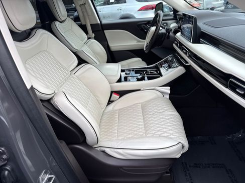 Used 2021 Lincoln Aviator Black Label w/ Class IV Trailer Tow Package image 13