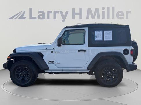 Used 2022 Jeep Wrangler Sport AWD/4WD image 3