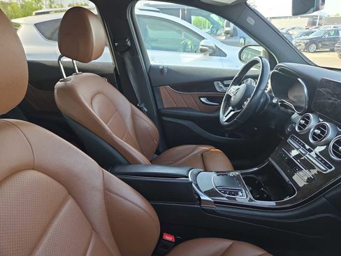 Used 2021 Mercedes-Benz GLC 300 4MATIC image 4