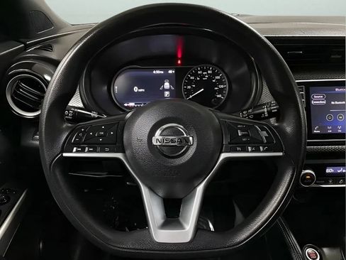 Used 2019 Nissan Kicks SV FWD image 17