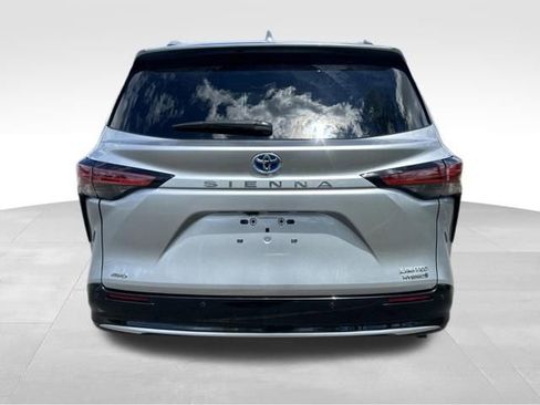 Certified 2021 Toyota Sienna Limited AWD/4WD image 4