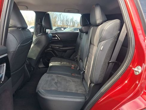 Used 2024 Mitsubishi Outlander SE image 12