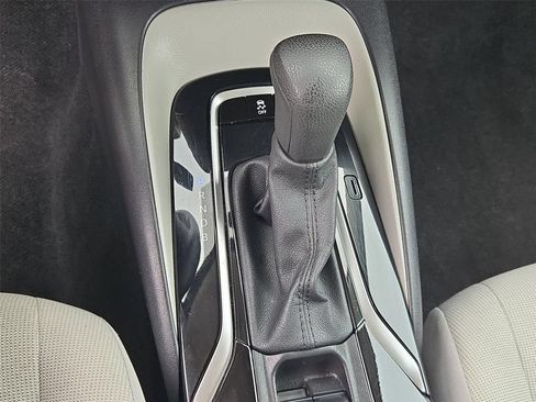 Used 2022 Toyota Corolla LE FWD image 8