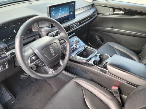 Certified 2025 Lincoln Aviator 2WD image 12