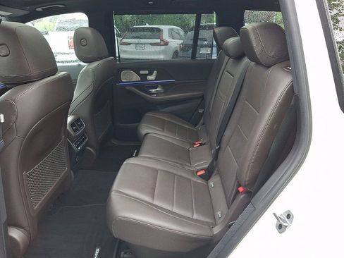 Used 2023 Mercedes-Benz GLS 450 4MATIC image 11
