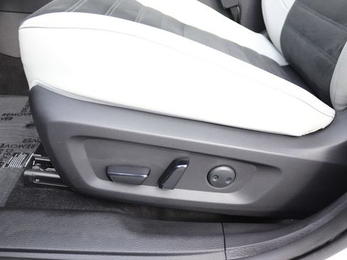Used 2025 Mitsubishi Outlander SE AWD/4WD image 9