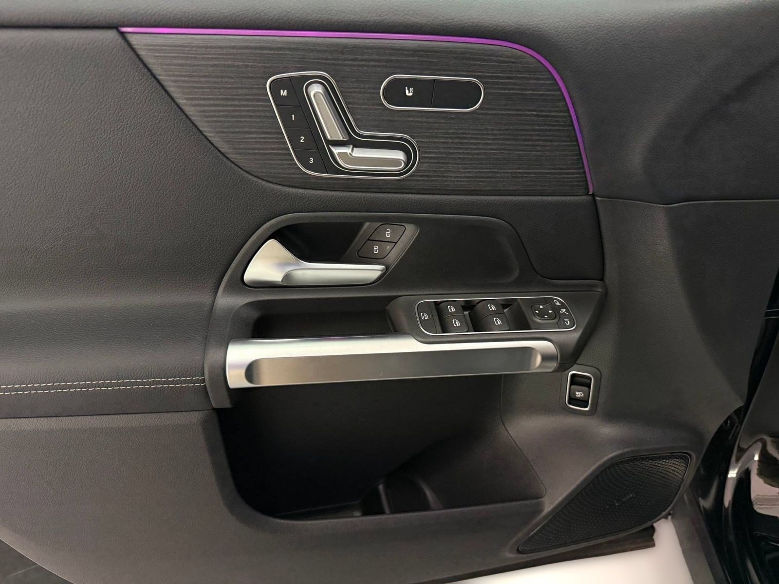 New 2026 Mercedes-Benz GLB 250 image 11
