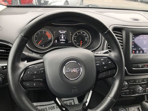 Used 2020 Jeep Cherokee Latitude Plus image 16