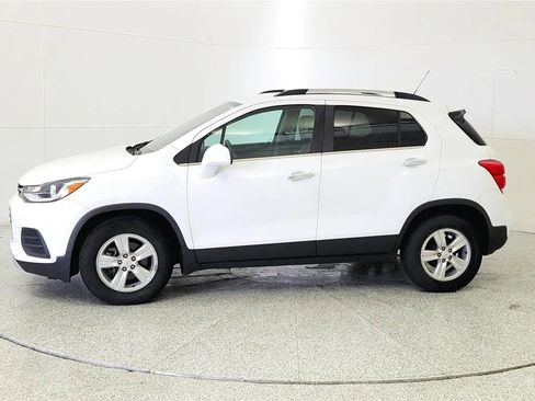 Used 2018 Chevrolet Trax LT w/ LT Convenience Package FWD image 4