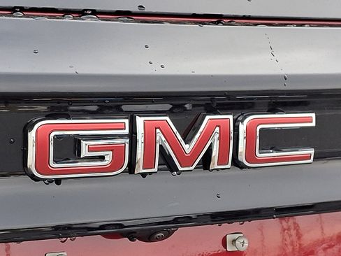 New 2025 GMC Acadia Elevation image 13