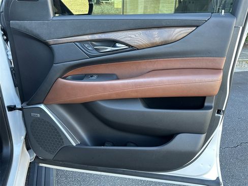 Used 2020 Cadillac Escalade Premium Luxury image 14