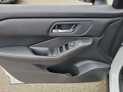 Used 2025 Nissan Rogue SV AWD/4WD image 14