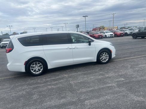 New 2026 Chrysler Pacifica Select image 7