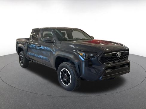 Used 2025 Toyota Tacoma TRD Off-Road image 3