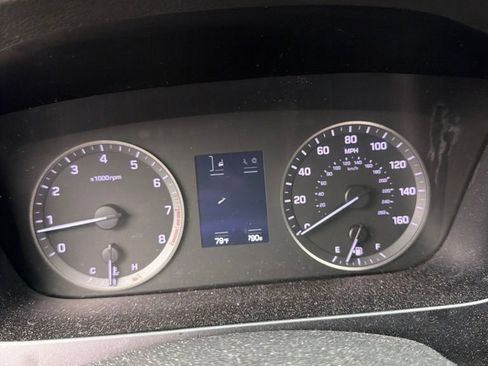 Used 2017 Hyundai Sonata SE FWD image 2
