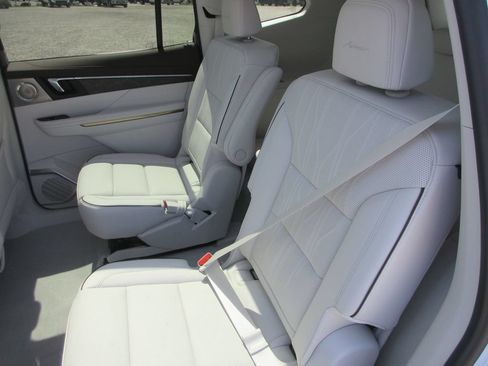 New 2026 Buick Enclave Avenir w/ Super Cruise Package AWD/4WD image 13