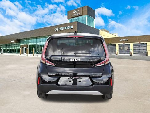 Used 2025 Kia Soul S FWD image 7