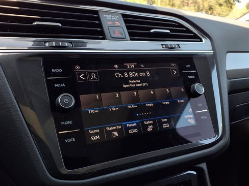 Certified 2023 Volkswagen Tiguan SE w/ Panoramic Sunroof Package FWD image 8